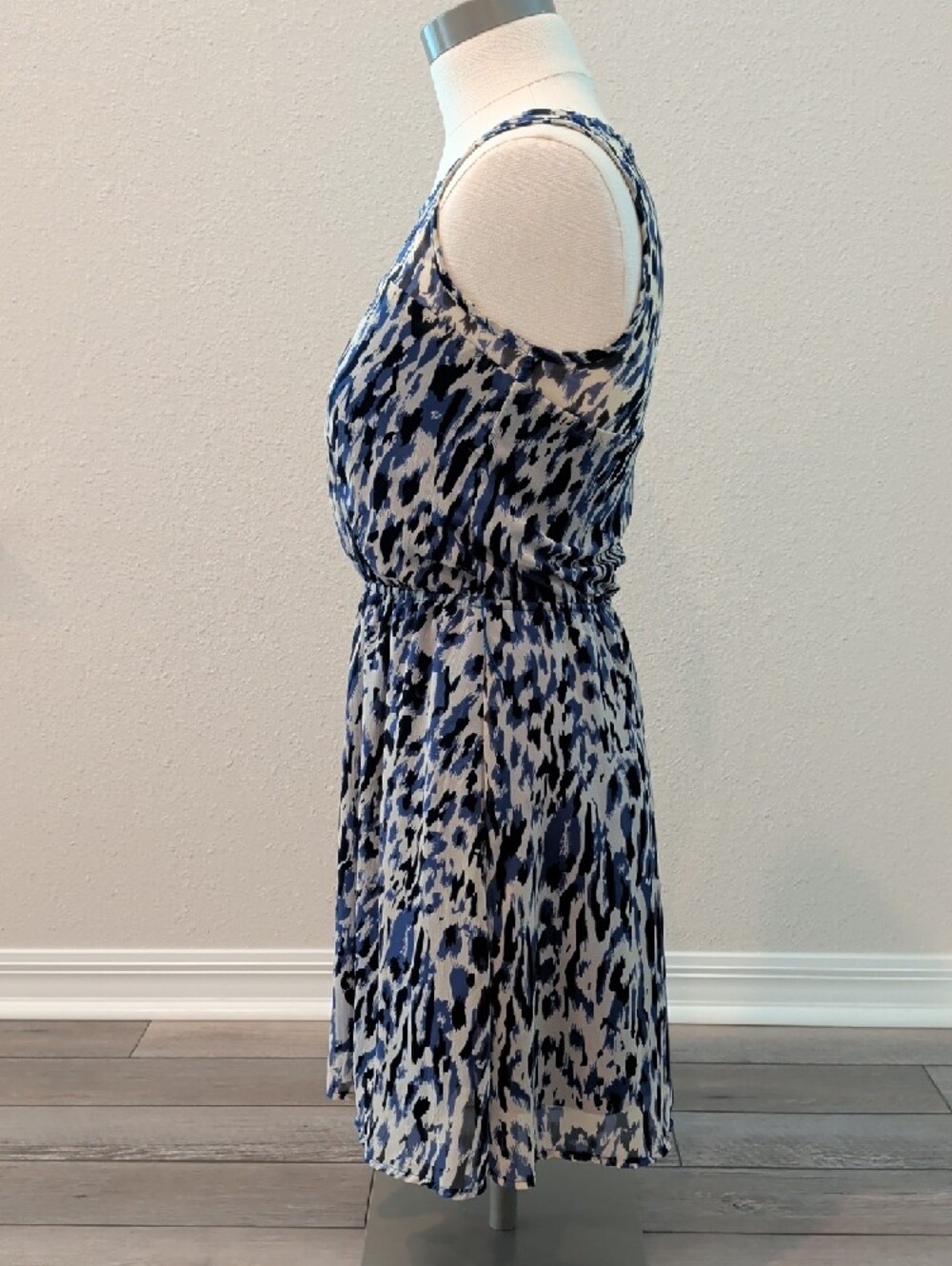 Rachael & Chloe Blue and White Printed Chiffon Mini Dress - Picture 2 of 6